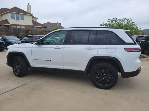 Used 2023 Jeep Grand Cherokee Limited w/ Black Appearance Package RWD image 2