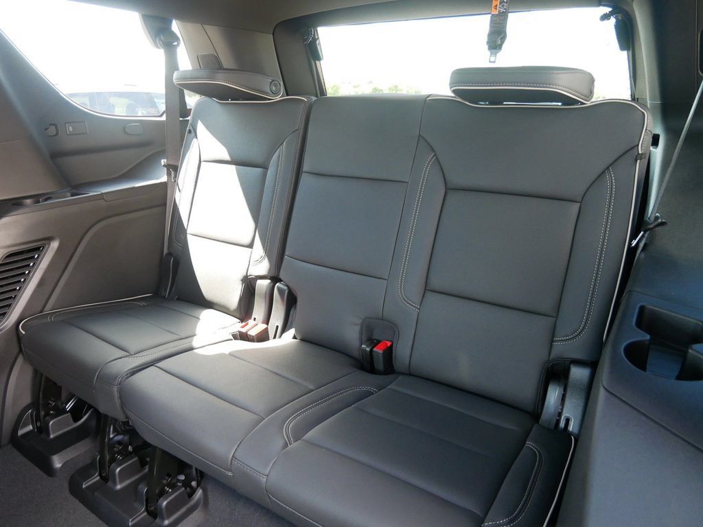 New 2026 GMC Yukon Elevation w/ Elevation Premium Package AWD/4WD image 8