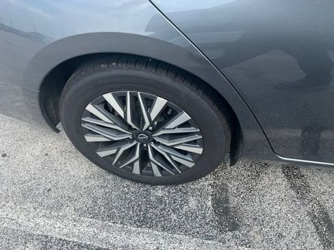 Used 2024 Nissan Altima 2.5 SV FWD image 15