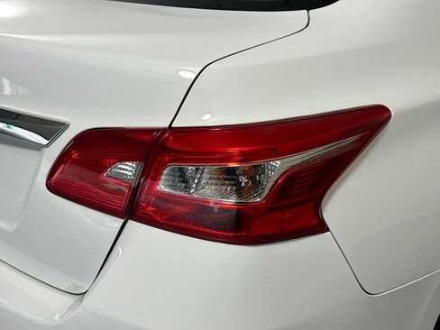 Used 2019 Nissan Sentra S image 33