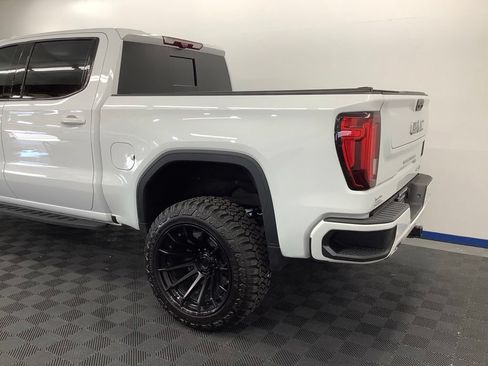 Used 2024 GMC Sierra 1500 AT4 w/ Technology Package AWD/4WD image 3