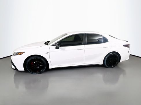 Used 2024 Toyota Camry SE FWD image 9