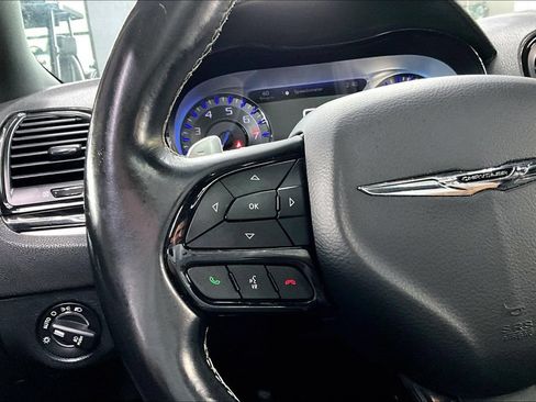 Used 2018 Chrysler 300 S AWD/4WD image 11