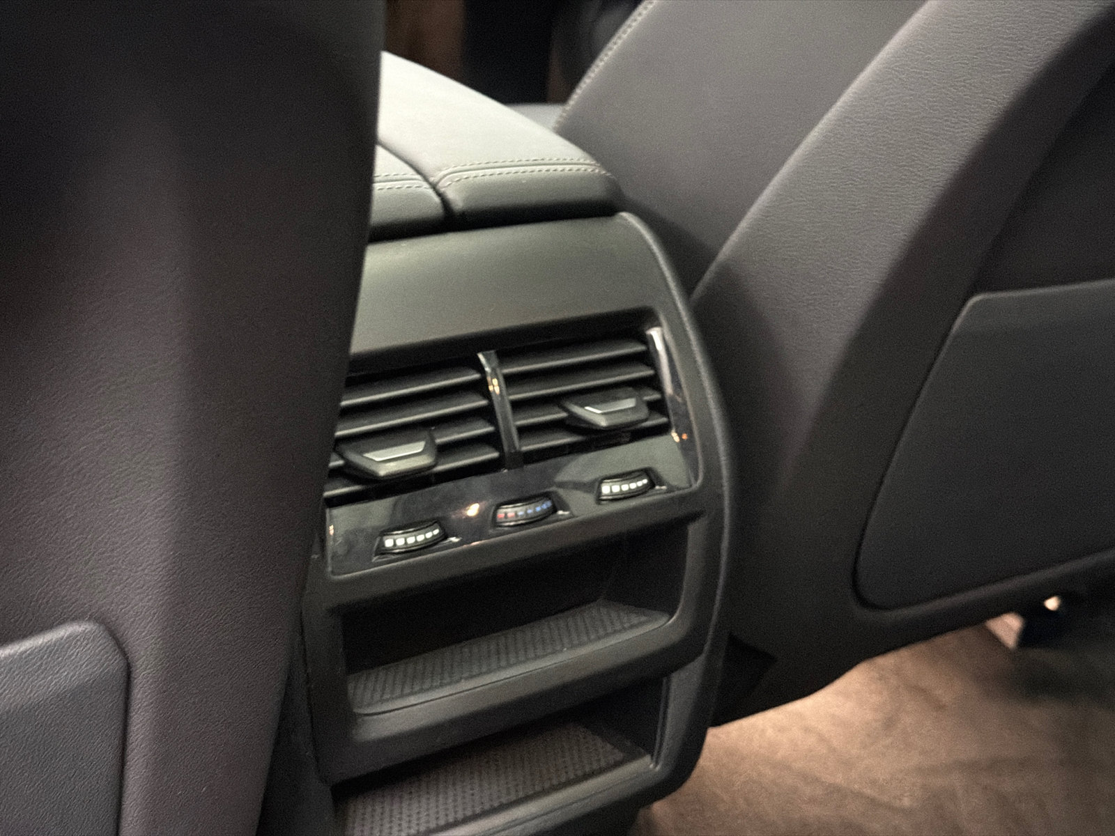 Used 2023 BMW X5 xDrive40i w/ M Sport Package AWD/4WD image 21