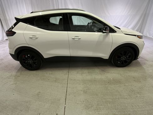 Used 2023 Chevrolet Bolt EUV LT w/ Convenience Package image 12