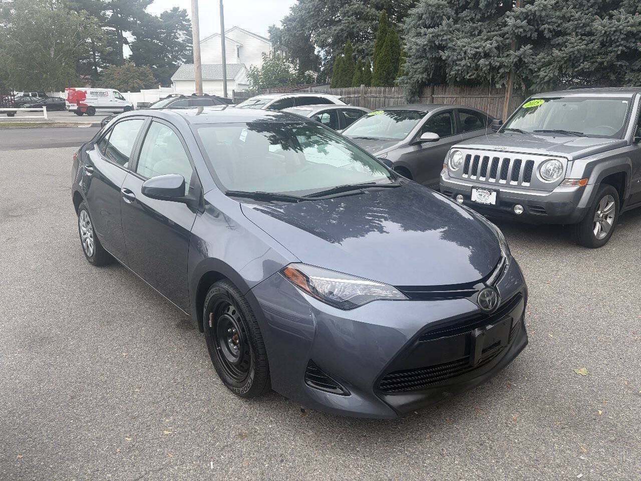 Used 2018 Toyota Corolla LE FWD image 3