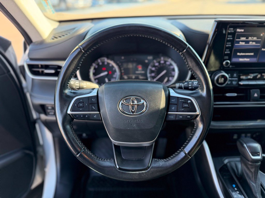Used 2022 Toyota Highlander XLE AWD/4WD image 25