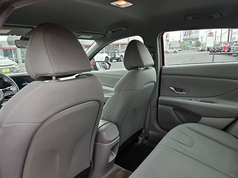 Used 2024 Hyundai Elantra SEL FWD image 9