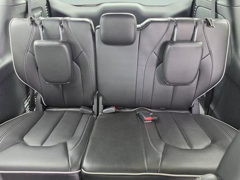 Used 2024 Chrysler Pacifica Limited AWD/4WD image 21