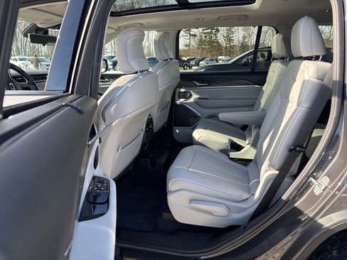 Used 2022 Jeep Grand Cherokee L Overland w/ Advanced Protech Group III image 15