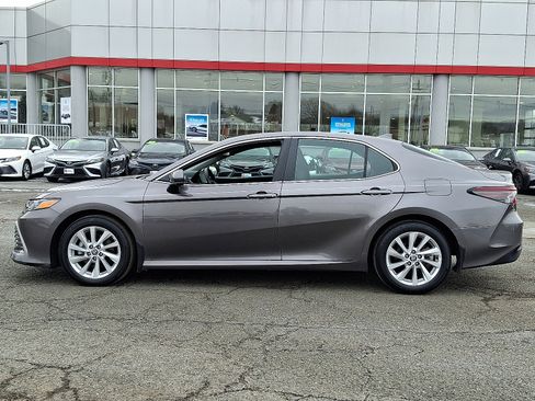 Used 2023 Toyota Camry LE image 4