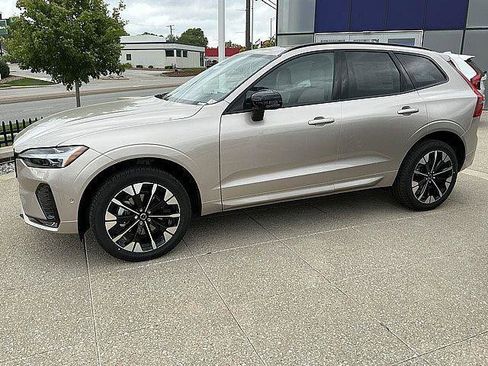 New 2026 Volvo XC60 B5 Plus w/ Protection Package Premier AWD/4WD image 11
