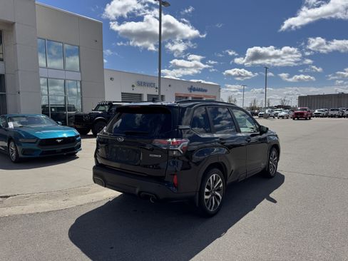 Used 2025 Subaru Forester Touring w/ Popular Package - Touring AWD/4WD image 3