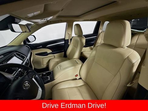 Used 2019 Toyota Highlander XLE FWD image 5