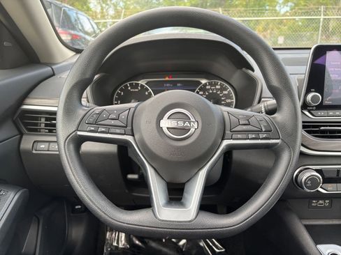 Used 2025 Nissan Altima 2.5 SV FWD image 28