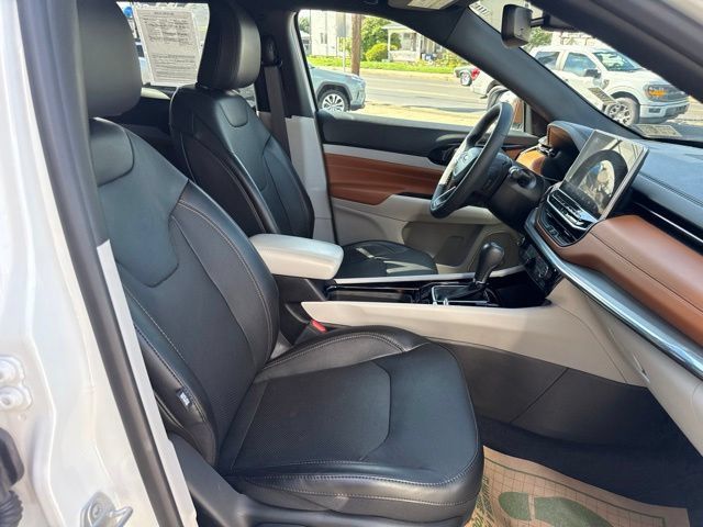 Used 2023 Jeep Compass Limited w/ Sun and Sound Group AWD/4WD image 34