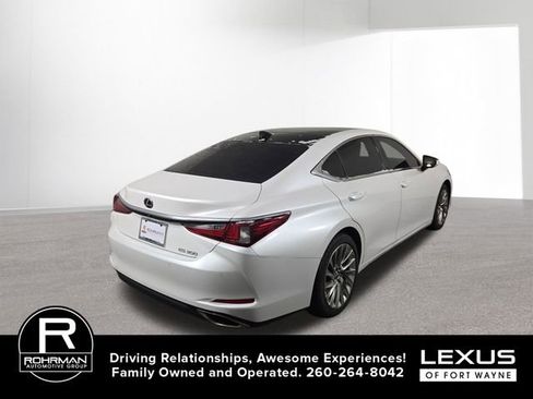 Used 2020 Lexus ES 350 Ultra Luxury w/ Accessory Package FWD image 7