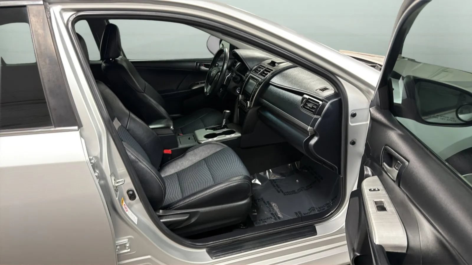Used 2013 Toyota Camry SE FWD image 20