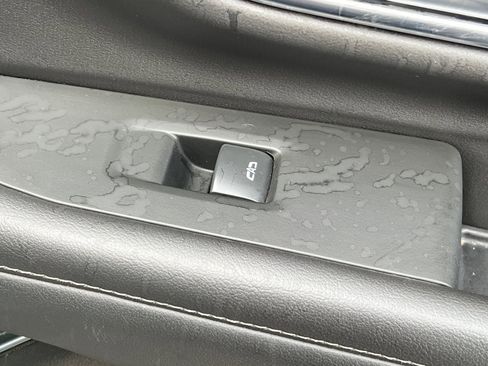 Used 2022 Chevrolet Suburban Z71 image 22