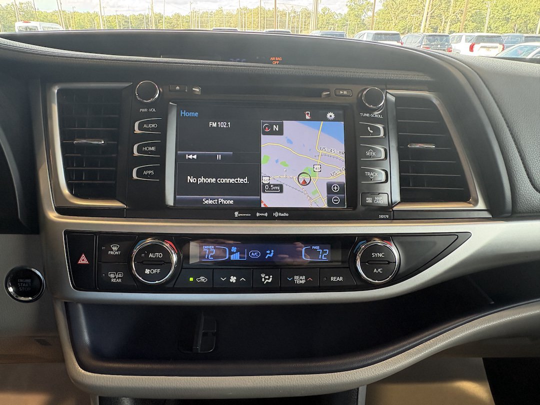 Used 2017 Toyota Highlander XLE AWD/4WD image 16