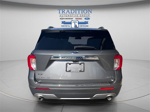 Used 2022 Ford Explorer Limited image 3