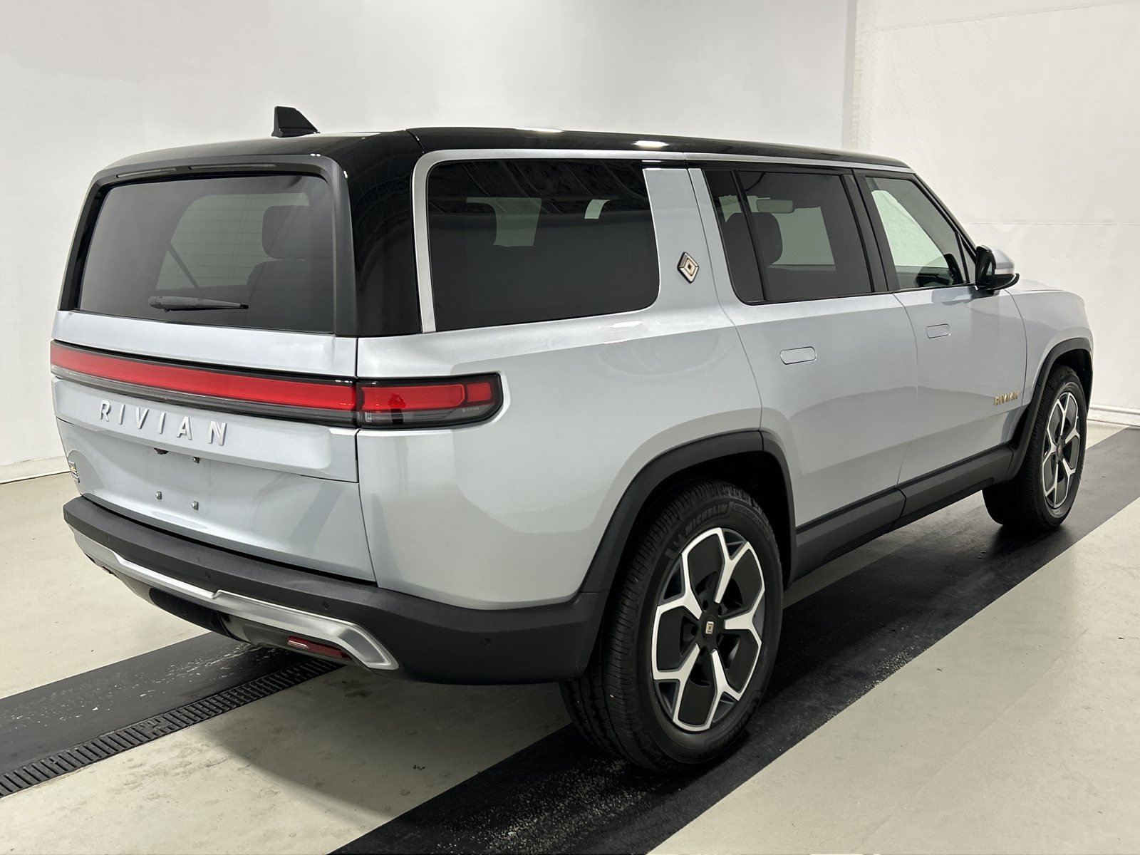 Used 2023 Rivian R1S Adventure Quad AWD/4WD image 5