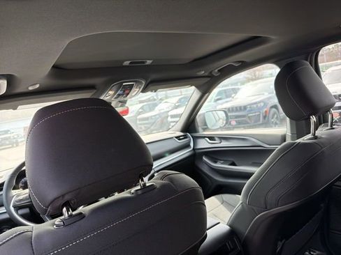 New 2026 Jeep Grand Cherokee Laredo X AWD/4WD image 10