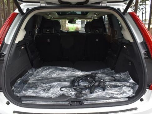 New 2024 Volvo XC90 T8 Plus w/ Protection Package Premier AWD/4WD image 17