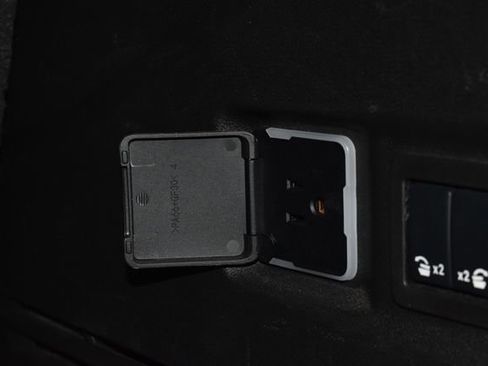 Used 2025 Chevrolet Tahoe Z71 w/ Z71 Off-Road Package image 38