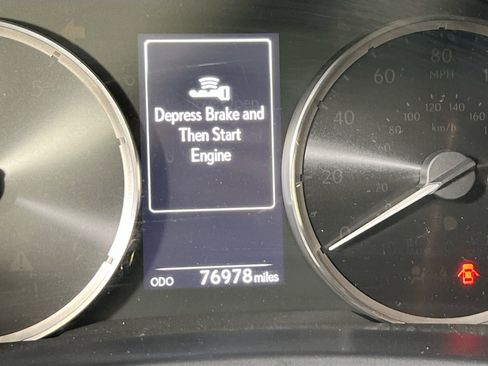 Used 2018 Lexus IS 300 AWD image 12