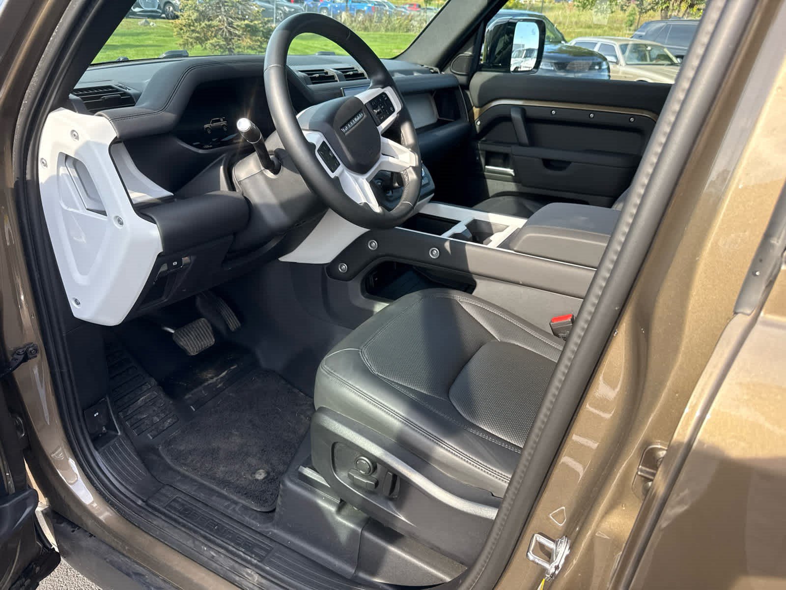 Used 2025 Land Rover Defender 110 S AWD/4WD image 15