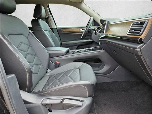 Used 2025 Volkswagen Atlas SE FWD image 21