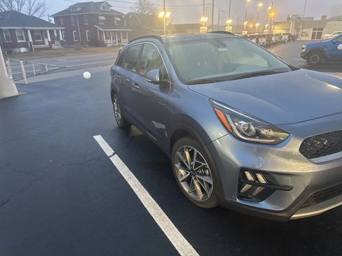 Used 2021 Kia Niro Touring image 1