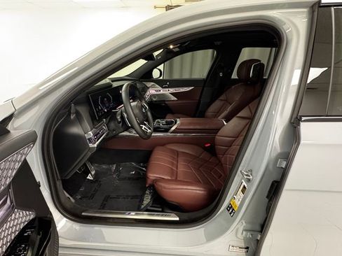 Used 2023 BMW 760i xDrive w/ Executive Package image 11