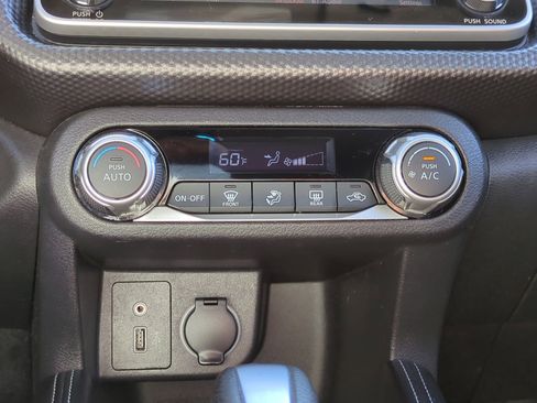 Used 2020 Nissan Kicks SV image 24