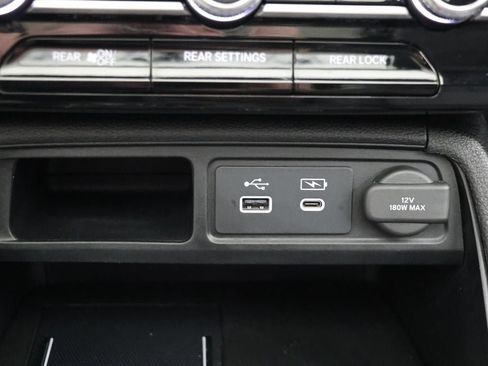 Used 2025 Honda Pilot Black Edition image 27