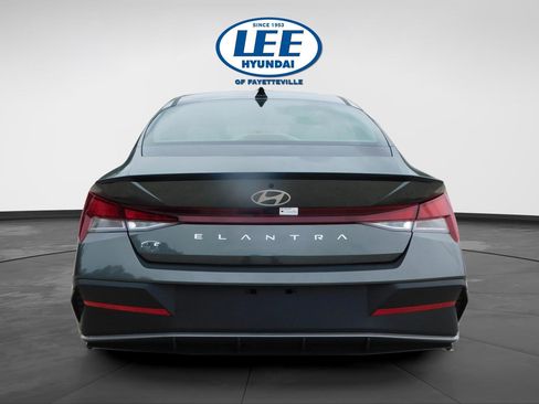 Used 2025 Hyundai Elantra Sport image 4