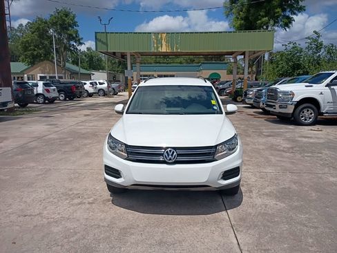 Used 2017 Volkswagen Tiguan Limited w/ Premium Package FWD image 25
