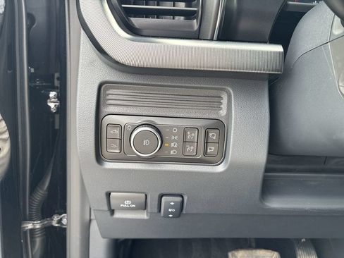 Used 2026 Ford F250 Platinum w/ FX4 Off-Road Package AWD/4WD image 22