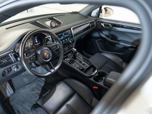 Certified 2023 Porsche Macan AWD/4WD image 4