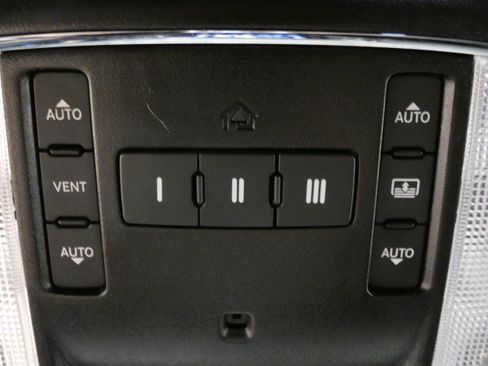 Used 2021 Jeep Grand Cherokee Limited AWD/4WD image 31