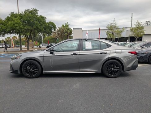 Certified 2025 Toyota Camry SE FWD image 8