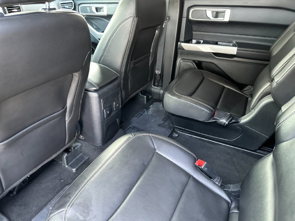 Certified 2024 Ford Explorer XLT w/ Equipment Group 202A RWD image 11