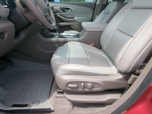 Used 2019 Chevrolet Traverse LT w/ LPO, Floor Liner Package FWD image 10