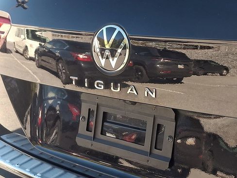 Used 2022 Volkswagen Tiguan SE AWD/4WD image 30
