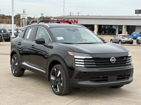 New 2026 Nissan Kicks SR w/ Cold Weather Package image 5