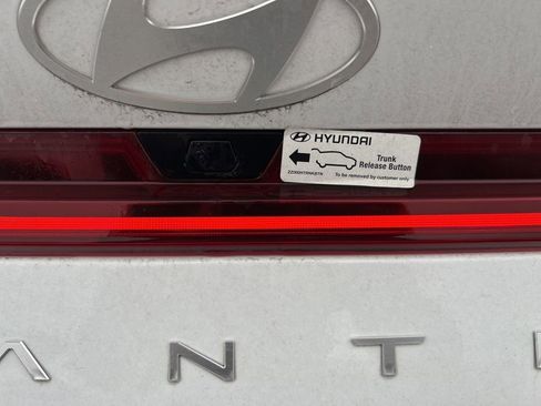 Used 2025 Hyundai Elantra SEL FWD image 23