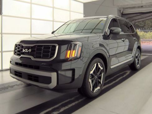 Used 2025 Kia Telluride S FWD image 2