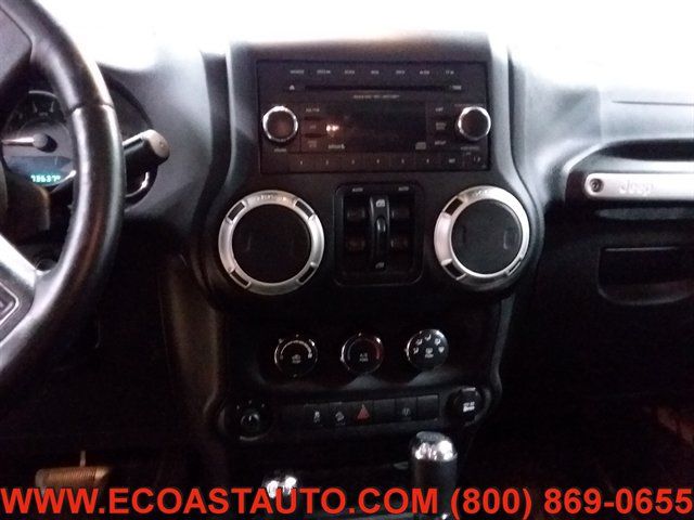 Used 2017 Jeep Wrangler Unlimited Rubicon AWD/4WD image 11