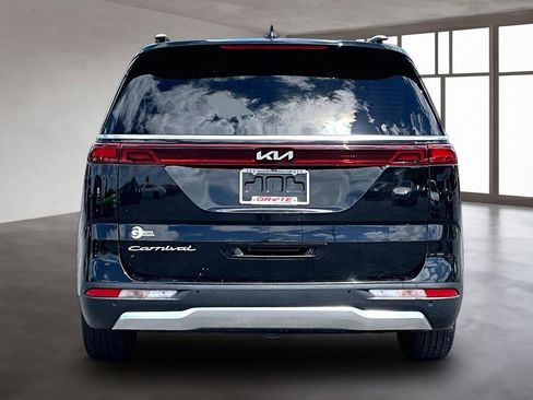 Used 2022 Kia Carnival SX FWD image 5